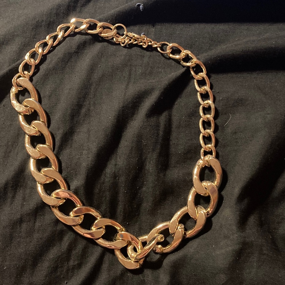 Elegant Gold Chain Necklace